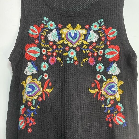 Umgee Black Waffle Knit Embroidered Sleeveless Blouse Medium - Picture 3 of 6